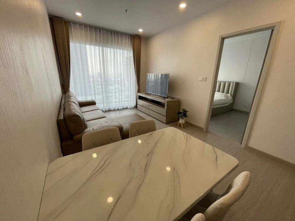 Condo for rent: Supalai Premier Si Phraya-Samyan. Spacious and comfortable unit with ample living space. Convenient and fully equipped.