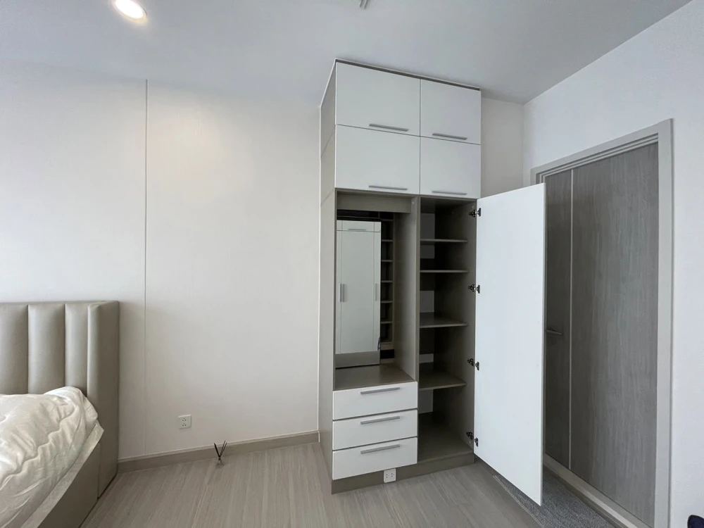 Condo for rent: Supalai Premier Si Phraya-Samyan. Spacious and comfortable unit with ample living space. Convenient and fully equipped.