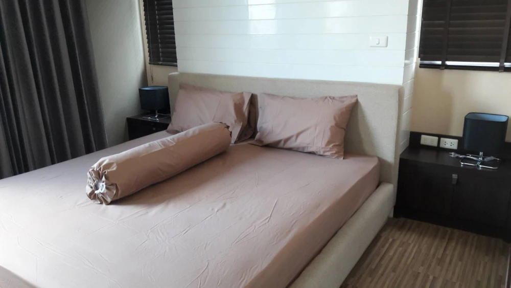 Condo for rent, Supalai Premier Place Asoke, beautiful pool view, convenient transportation, good location, worth investing, don't miss it!!