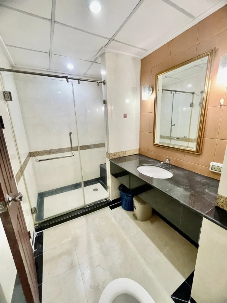 Condo for rent, Supalai Oriental Sathorn-Suanplu, spacious room, ready to move in, fully furnished, electrical appliances included. Don't miss out on