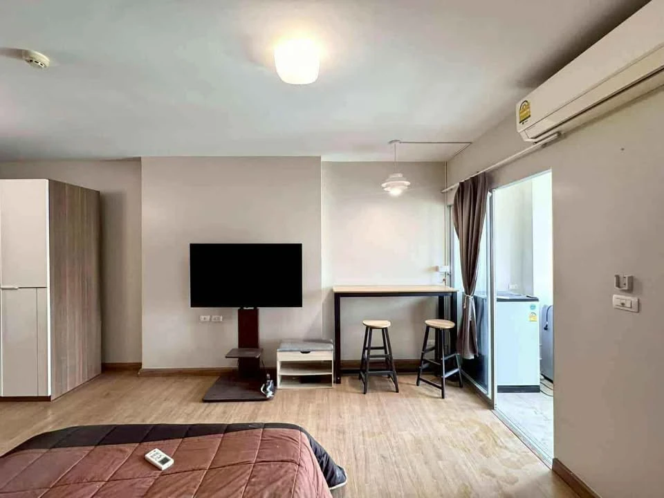 For rent!! Supalai Park Ekkamai-Thonglor Condo, 24th floor, luxurious condo, beautiful room, fully furnished, ready to move in. Don't miss it!!