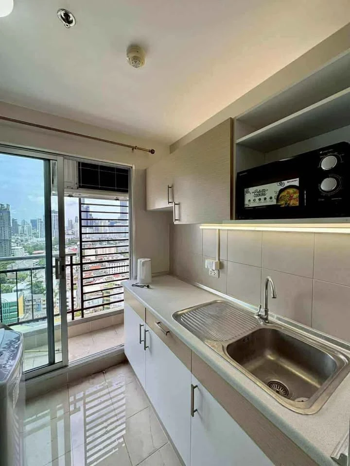 For rent!! Supalai Park Ekkamai-Thonglor Condo, 24th floor, luxurious condo, beautiful room, fully furnished, ready to move in. Don't miss it!!