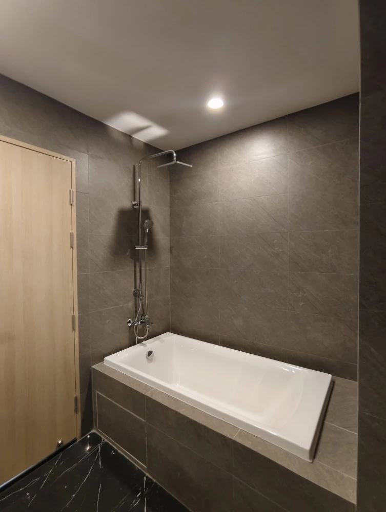 Condo for rent, Skyrise Avenue Sukhumvit 64, corner unit with river view, built-in furnishings. Own it now!