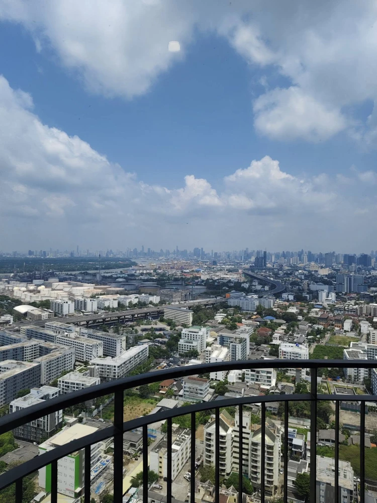 Condo for rent, Skyrise Avenue Sukhumvit 64, corner unit with river view, built-in furnishings. Own it now!
