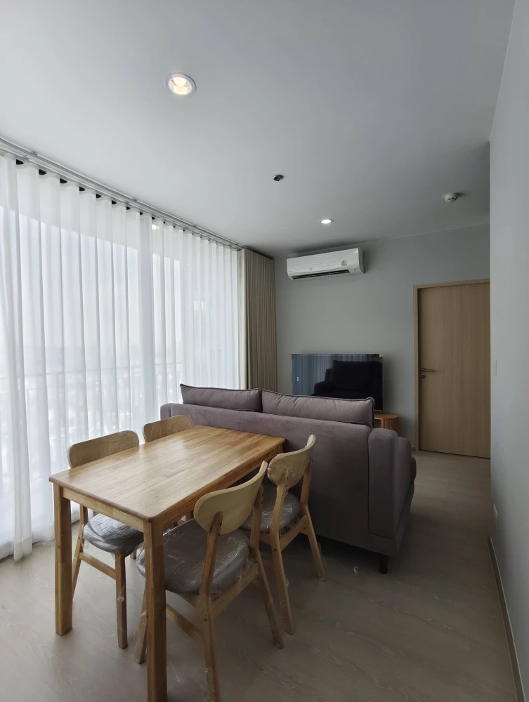 Condo for rent, Skyrise Avenue Sukhumvit 64, corner unit with river view, built-in furnishings. Own it now!