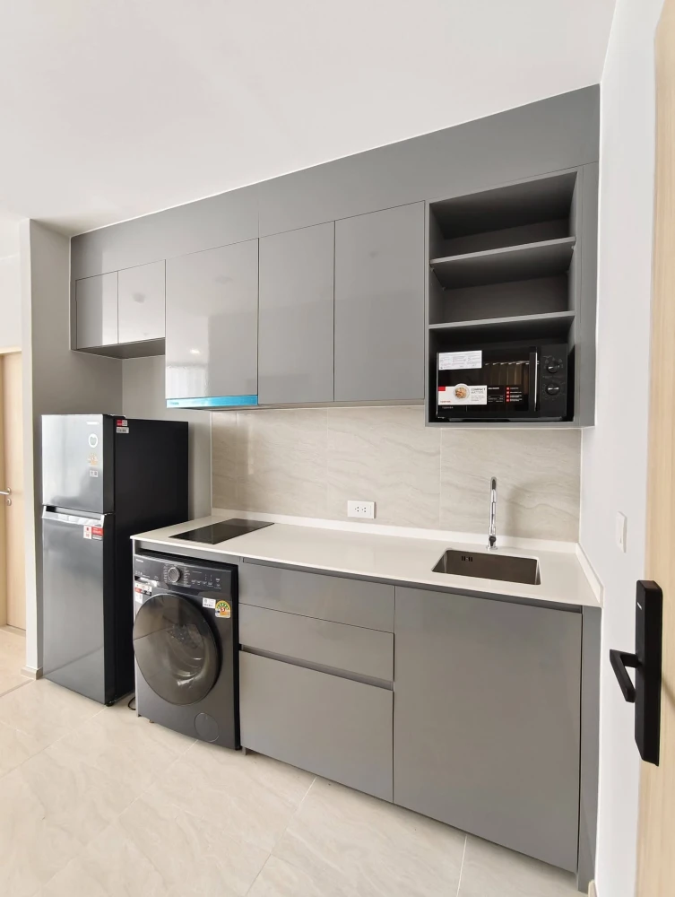 Condo for rent, Skyrise Avenue Sukhumvit 64, corner unit with river view, built-in furnishings. Own it now!