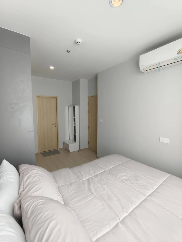 Condo for rent, Skyrise Avenue Sukhumvit 64, corner unit with river view, built-in furnishings. Own it now!