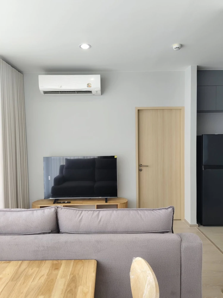 Condo for rent, Skyrise Avenue Sukhumvit 64, corner unit with river view, built-in furnishings. Own it now!