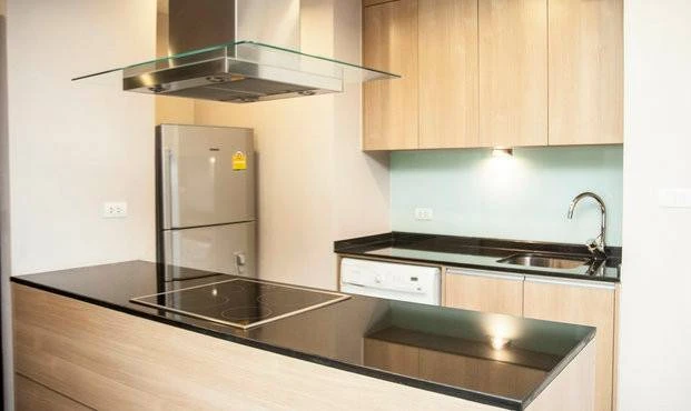 Condo for rent, Sathorn Gardens, beautiful room, fully furnished, complete with furniture and electrical appliances, book now.