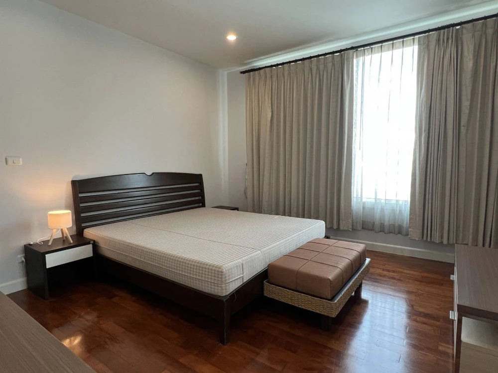 For rent!! Siri Residence Sukhumvit 24 Condo. Beautiful room, fully furnished, ready to move in. Don't miss it!!