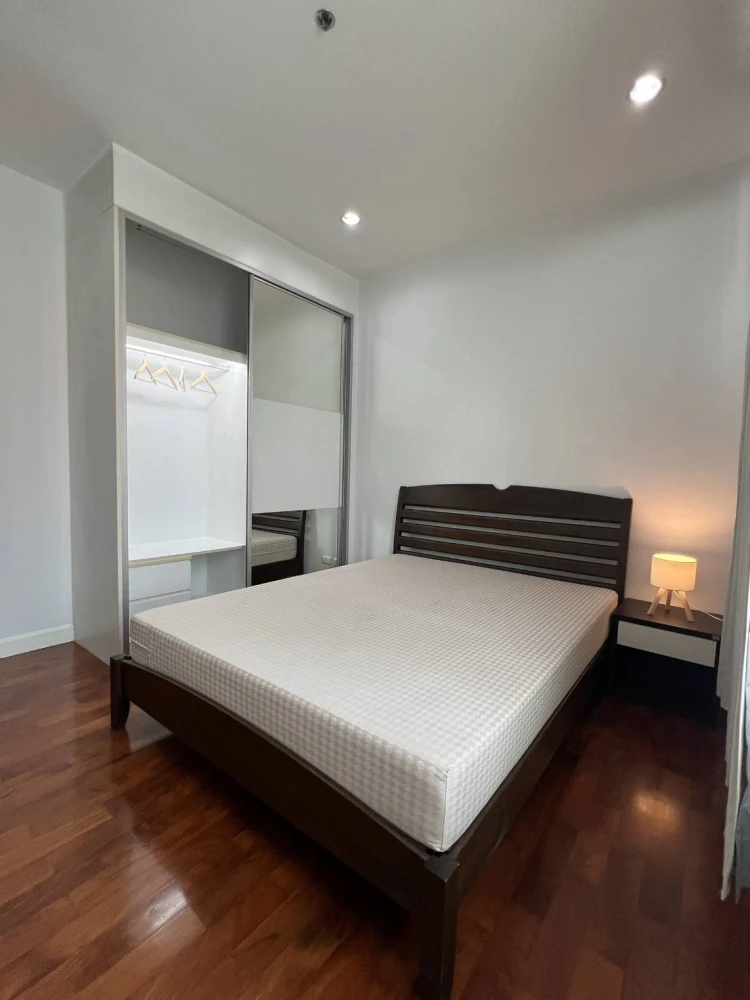 For rent!! Siri Residence Sukhumvit 24 Condo. Beautiful room, fully furnished, ready to move in. Don't miss it!!