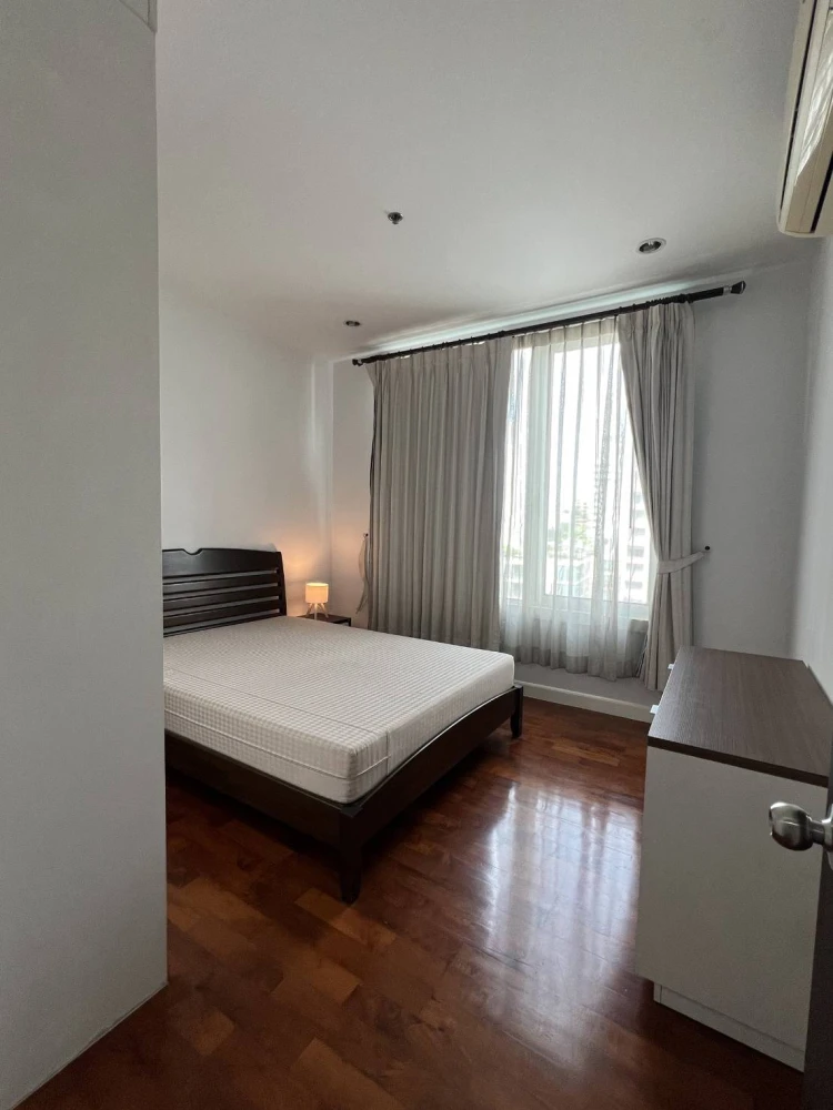 For rent!! Siri Residence Sukhumvit 24 Condo. Beautiful room, fully furnished, ready to move in. Don't miss it!!
