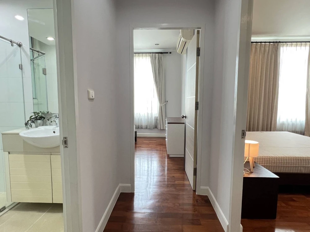 For rent!! Siri Residence Sukhumvit 24 Condo. Beautiful room, fully furnished, ready to move in. Don't miss it!!