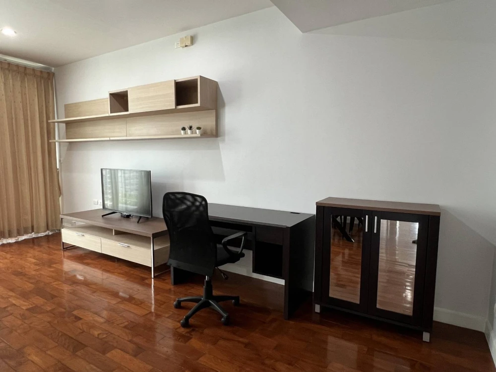 For rent!! Siri Residence Sukhumvit 24 Condo. Beautiful room, fully furnished, ready to move in. Don't miss it!!