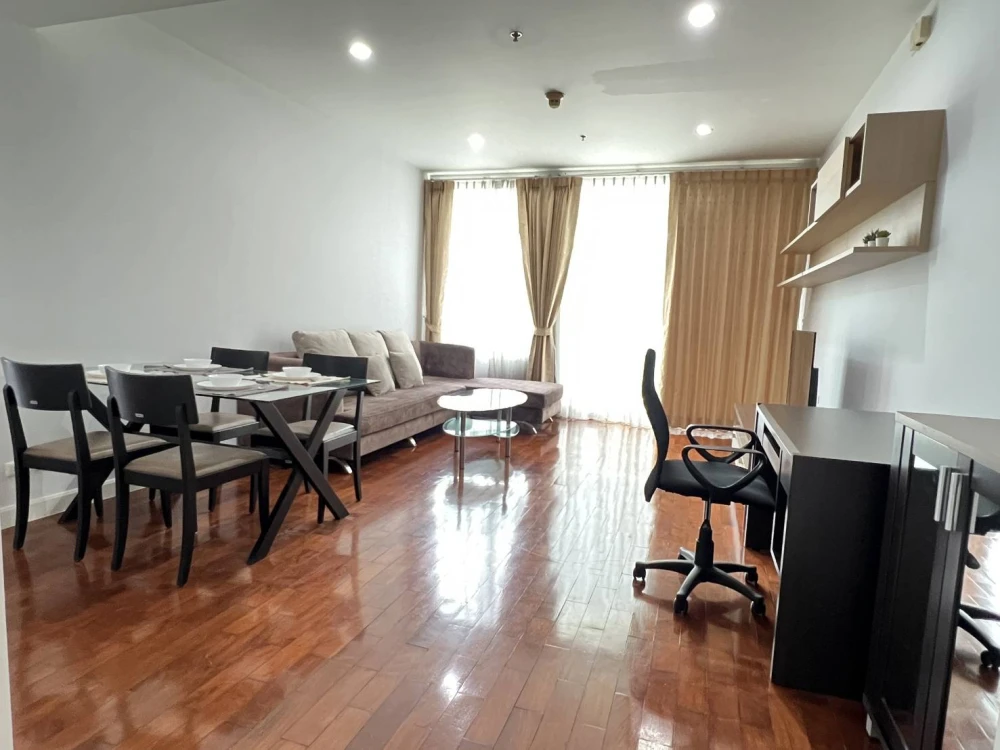 For rent!! Siri Residence Sukhumvit 24 Condo. Beautiful room, fully furnished, ready to move in. Don't miss it!!