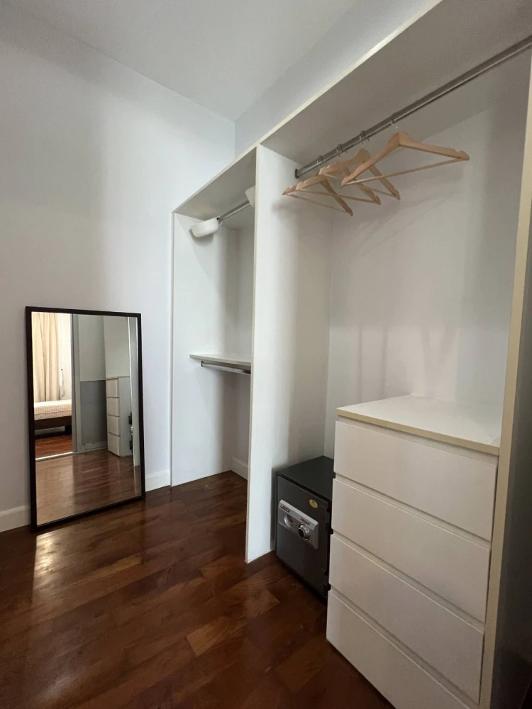 For rent!! Siri Residence Sukhumvit 24 Condo. Beautiful room, fully furnished, ready to move in. Don't miss it!!