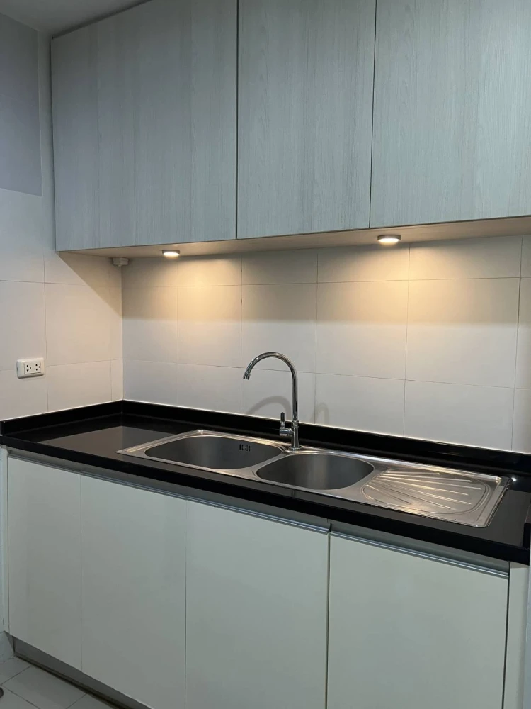 For rent!! Siri Residence Sukhumvit 24 Condo. Beautiful room, fully furnished, ready to move in. Don't miss it!!