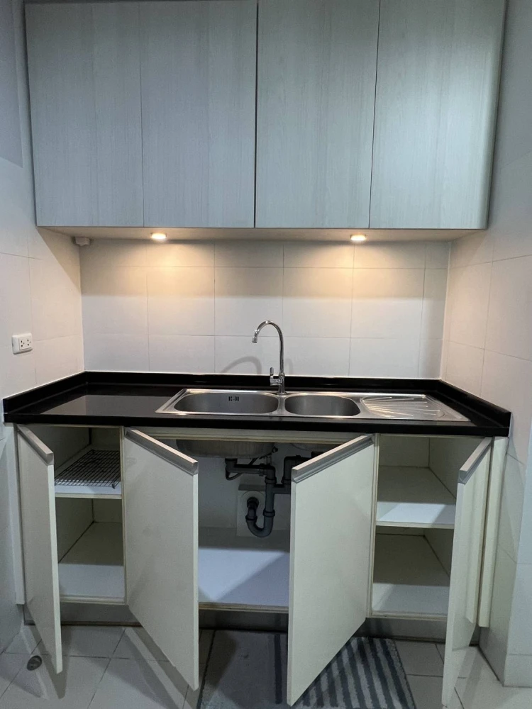 For rent!! Siri Residence Sukhumvit 24 Condo. Beautiful room, fully furnished, ready to move in. Don't miss it!!