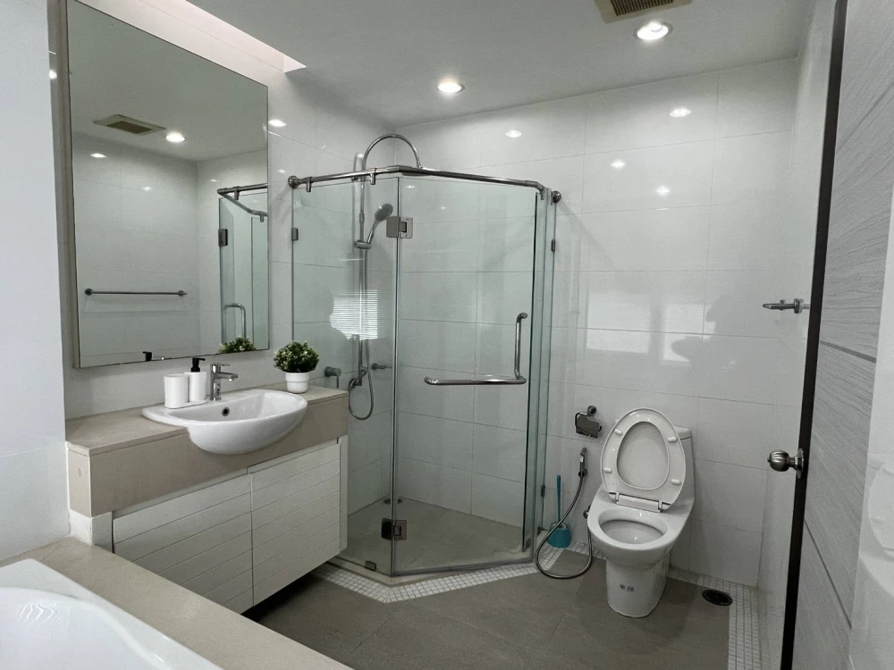For rent!! Siri Residence Sukhumvit 24 Condo. Beautiful room, fully furnished, ready to move in. Don't miss it!!