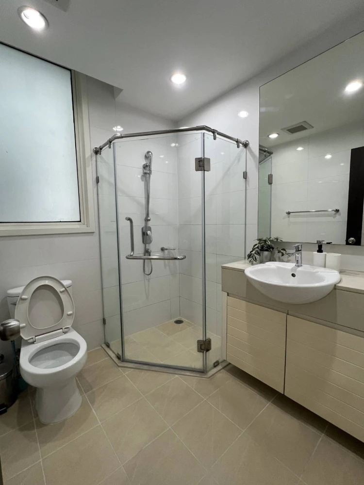 For rent!! Siri Residence Sukhumvit 24 Condo. Beautiful room, fully furnished, ready to move in. Don't miss it!!