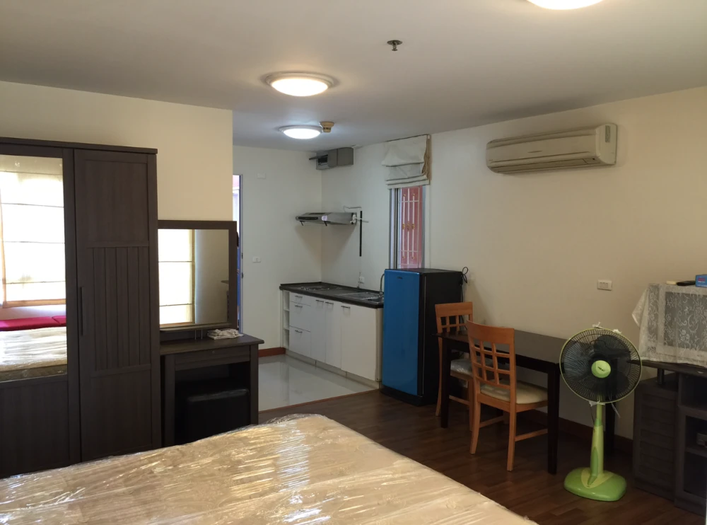 Condo for rent, Sukhumvit Plus, pool view New renovated room, ready to move in, don't miss it!!