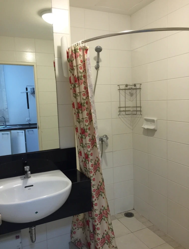Condo for rent, Sukhumvit Plus, pool view New renovated room, ready to move in, don't miss it!!