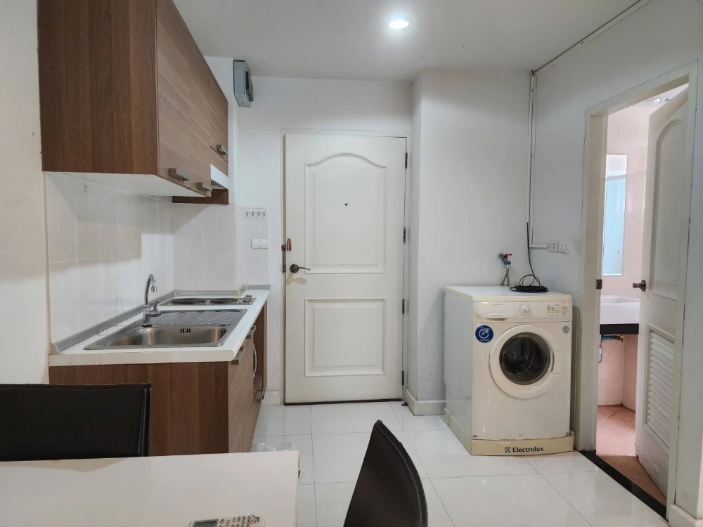 For rent!! Condo Surawong City Resort, 2nd floor, complete electrical appliances, just bring your bags and move in. Don't miss out!!