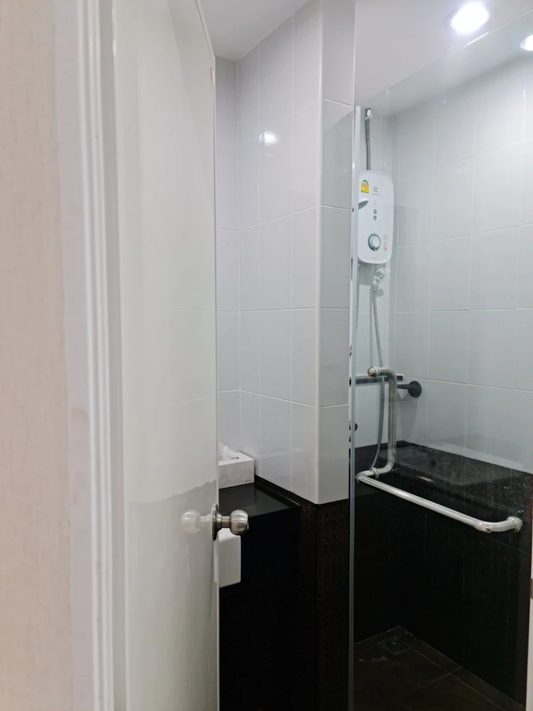 Condo for rent, Assakarn Place Srinakarin, 35th floor, city view, high floor, beautiful view, ready to move in. Book now!!