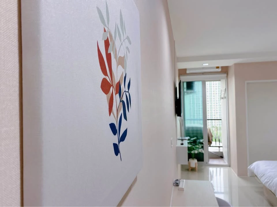 Condo for rent: Asakan Place Srinakarin, decorated in a cozy comfort style, focusing on practical furniture that doesn't weigh down the space. The roo