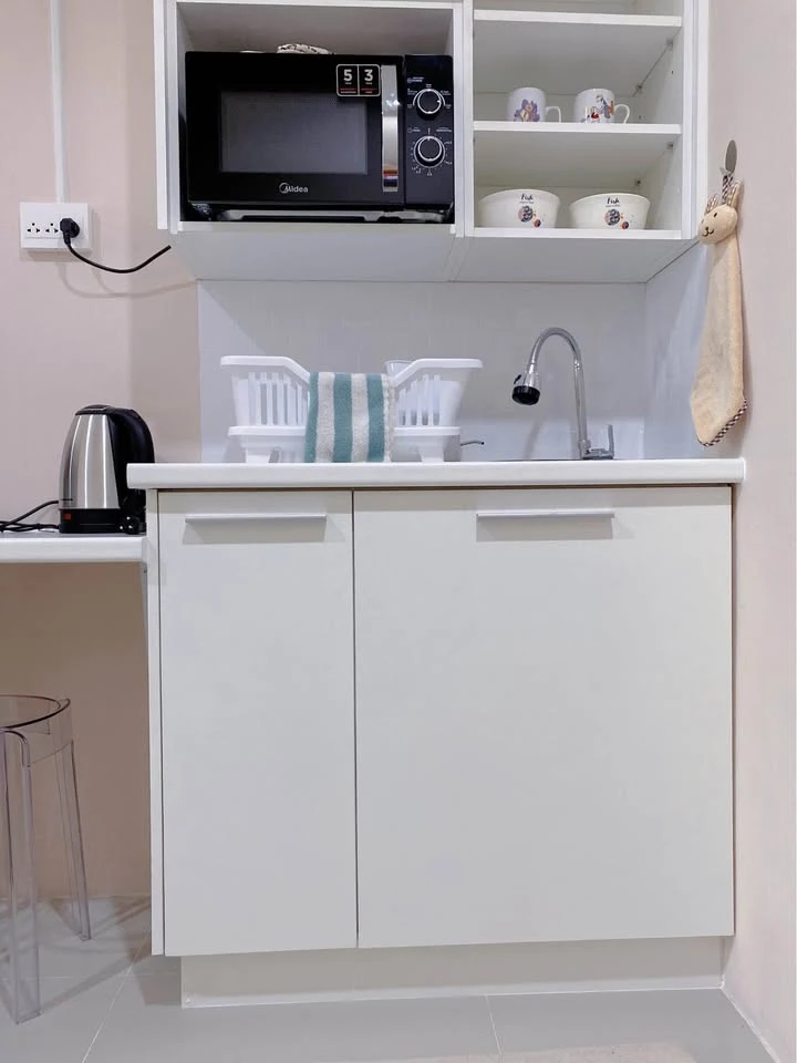 Condo for rent: Asakan Place Srinakarin, decorated in a cozy comfort style, focusing on practical furniture that doesn't weigh down the space. The roo