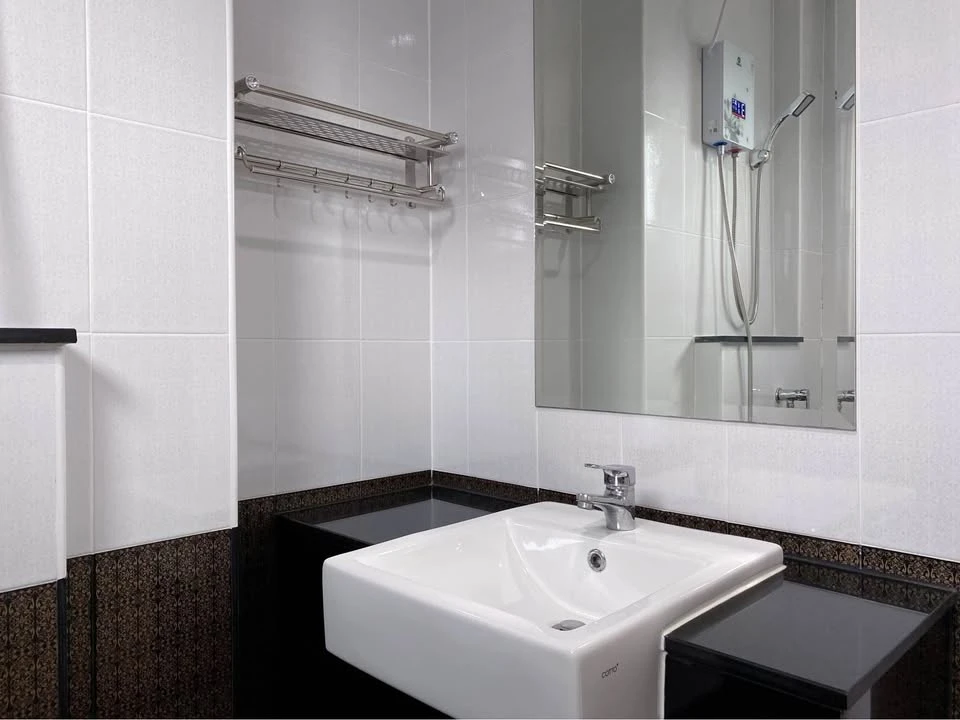 Condo for rent: Asakan Place Srinakarin, decorated in a cozy comfort style, focusing on practical furniture that doesn't weigh down the space. The roo