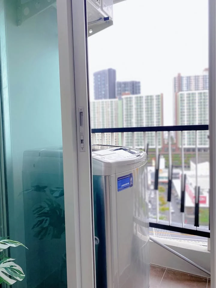 Condo for rent: Asakan Place Srinakarin, decorated in a cozy comfort style, focusing on practical furniture that doesn't weigh down the space. The roo