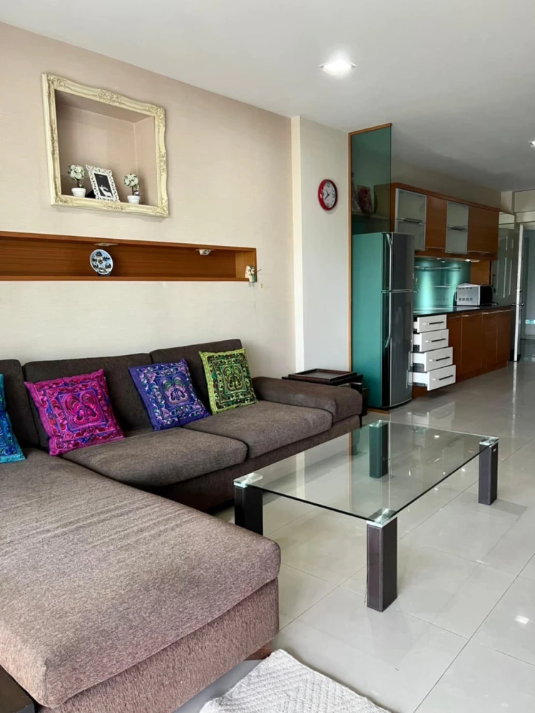 Condo for rent, Ari Place, spacious room, comes with usable space. If you don't book, you'll regret it later.