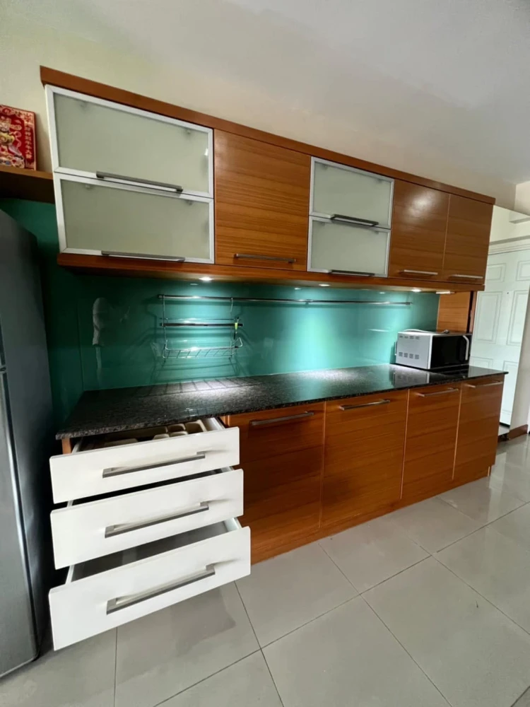 Condo for rent, Ari Place, spacious room, comes with usable space. If you don't book, you'll regret it later.