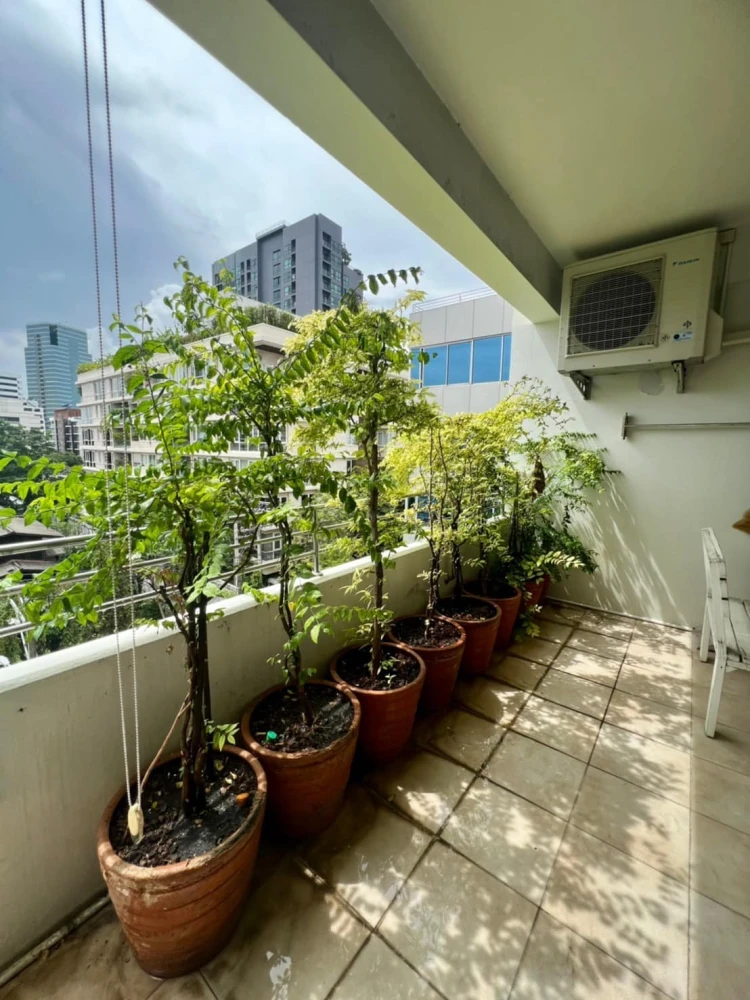 Condo for rent, Ari Place, spacious room, comes with usable space. If you don't book, you'll regret it later.