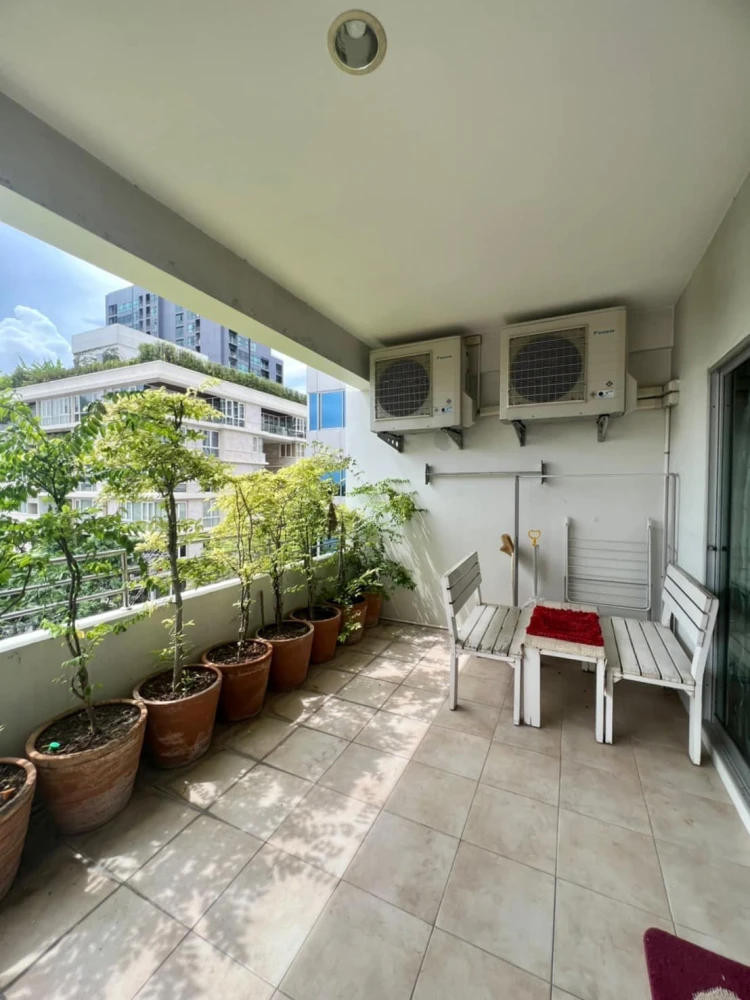 Condo for rent, Ari Place, spacious room, comes with usable space. If you don't book, you'll regret it later.
