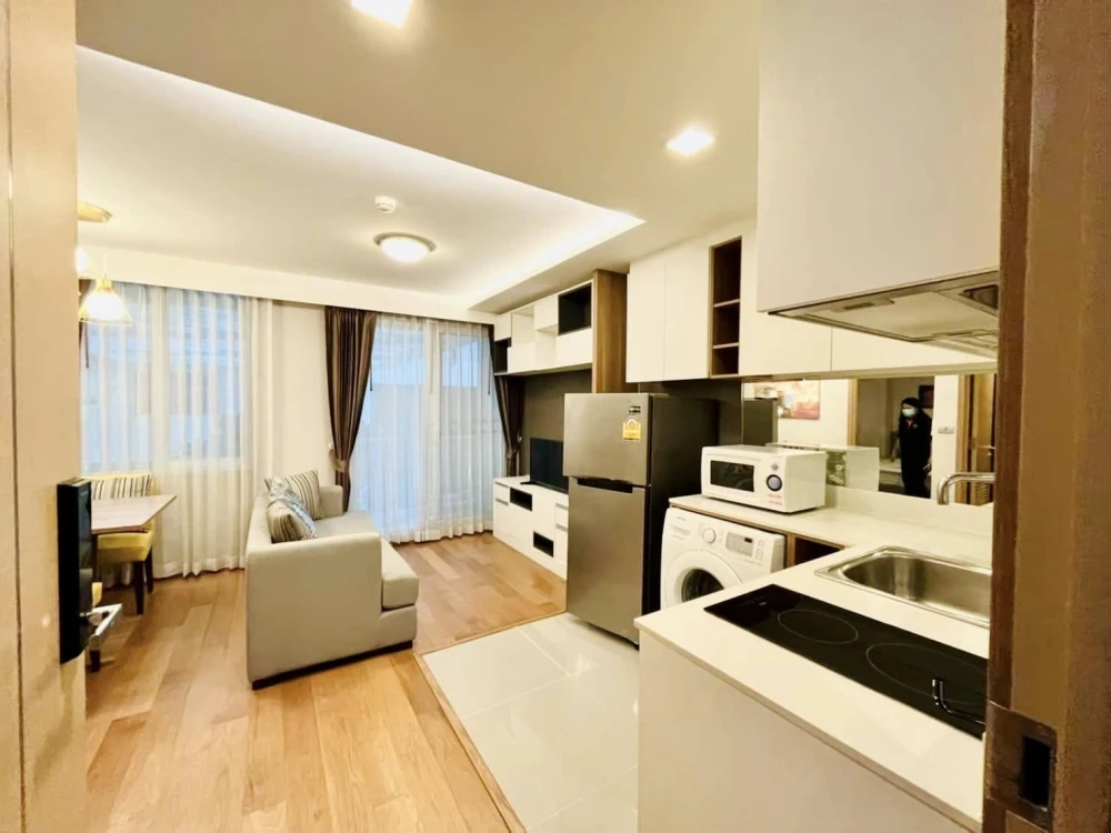 Condo for rent, Inter Lux Premier Sukhumvit 13, fully furnished. Fountain view of the project, don't miss it!!