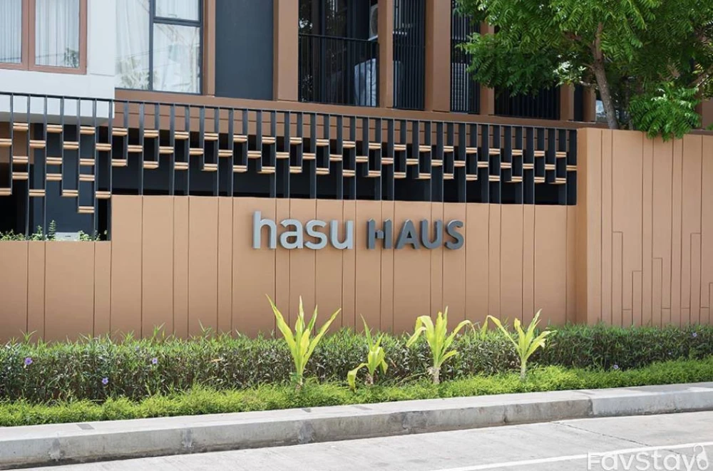 Condo for rent, Hasu Haus, fully furnished with built-in furniture Complete electrical appliances. Book now.