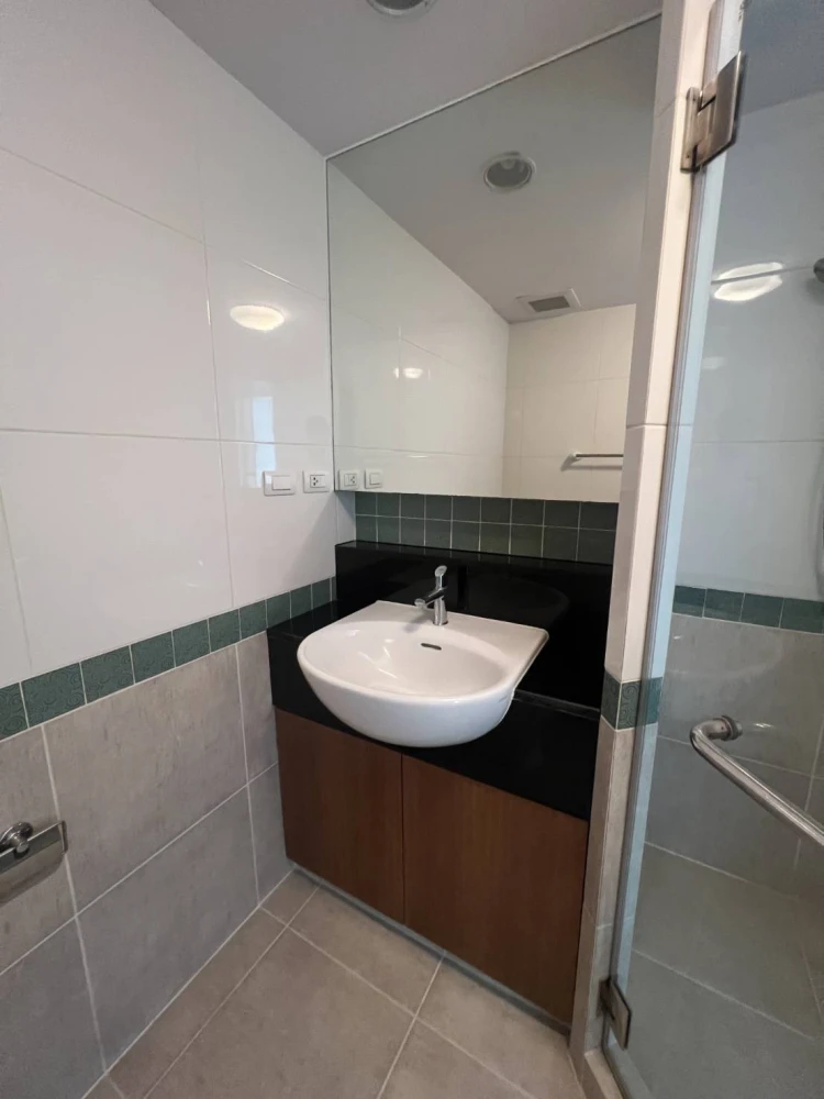For rent!! Condo Centric Scene Sukhumvit 64, a condo in a good location, convenient transportation, near BTS Punnawithi, don't miss it!!