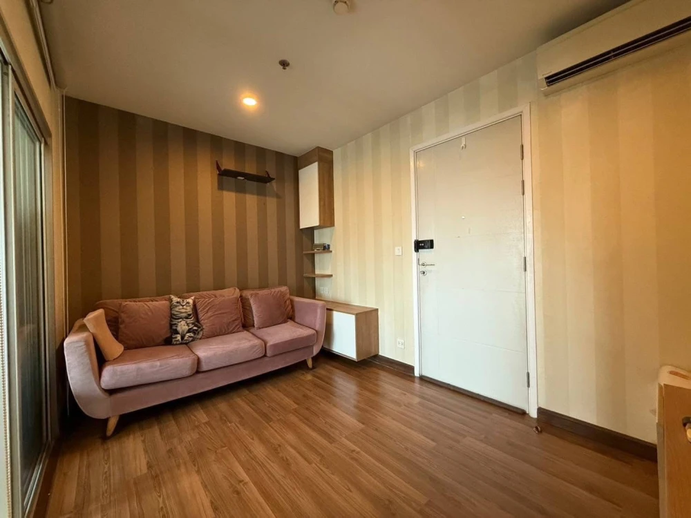 Condo for rent, Centric Tiwanon Station. Nice room, fully furnished, affordable price. Book now before it's too late!!!