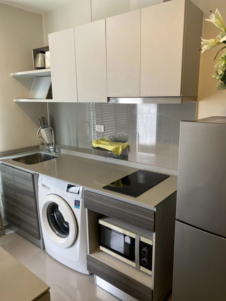 Condo for rent Centric Ratchada-Huay Kwang Pool view, corner room, fully furnished, very beautiful room, ready to move in