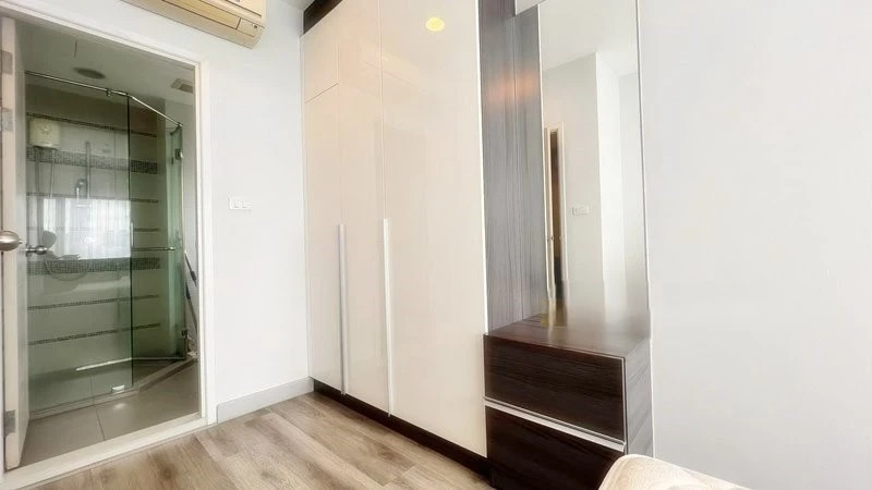 For rent!! Condo Centric Sathorn - Saint Louis, 1st floor, beautiful room, fully furnished, just bring your bags and move in. Don't miss out!!