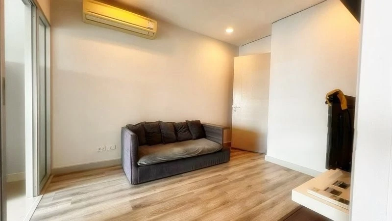 For rent!! Condo Centric Sathorn - Saint Louis, 1st floor, beautiful room, fully furnished, just bring your bags and move in. Don't miss out!!