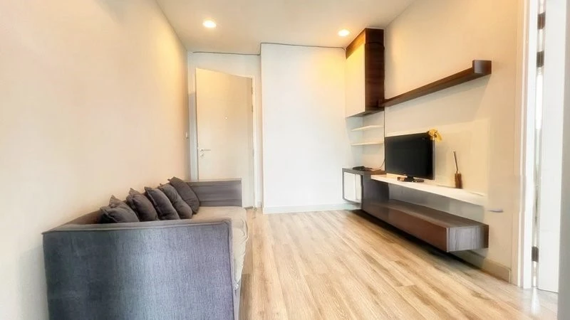 For rent!! Condo Centric Sathorn - Saint Louis, 1st floor, beautiful room, fully furnished, just bring your bags and move in. Don't miss out!!