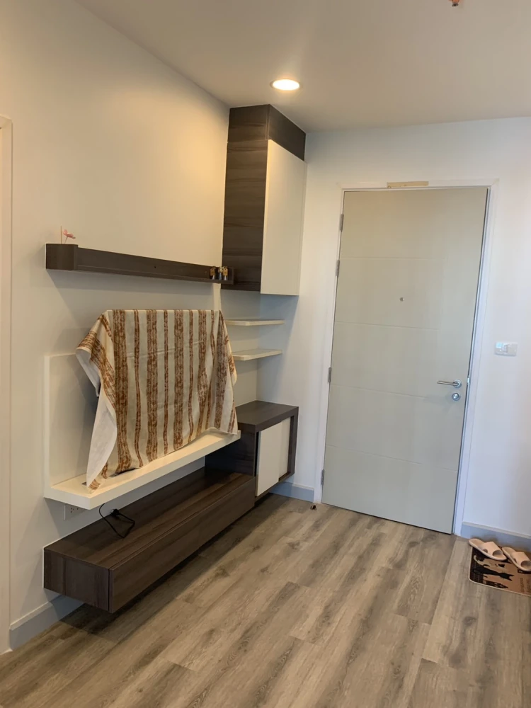 For rent!! Condo Centric Sathorn - Saint Louis, 9th floor, beautiful room, just renovated, ready to move in, hurry and book now!!