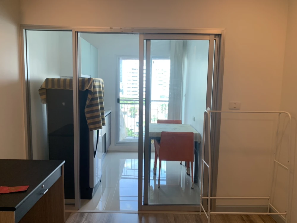 For rent!! Condo Centric Sathorn - Saint Louis, 9th floor, beautiful room, just renovated, ready to move in, hurry and book now!!