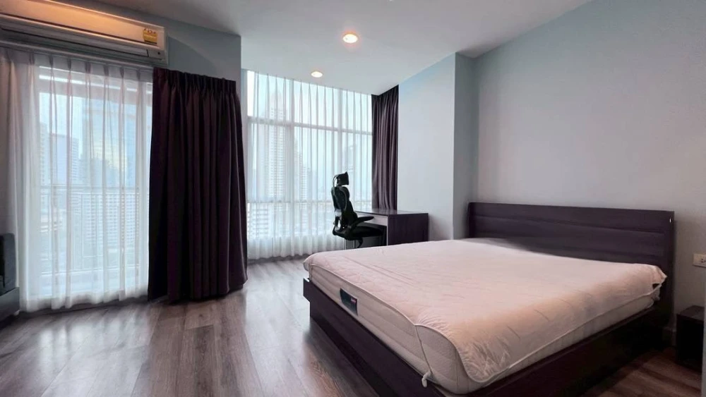 For rent!! Centric Sathorn-St. Louis Condo, beautiful room, fully furnished, ready to move in! Reserve now!!