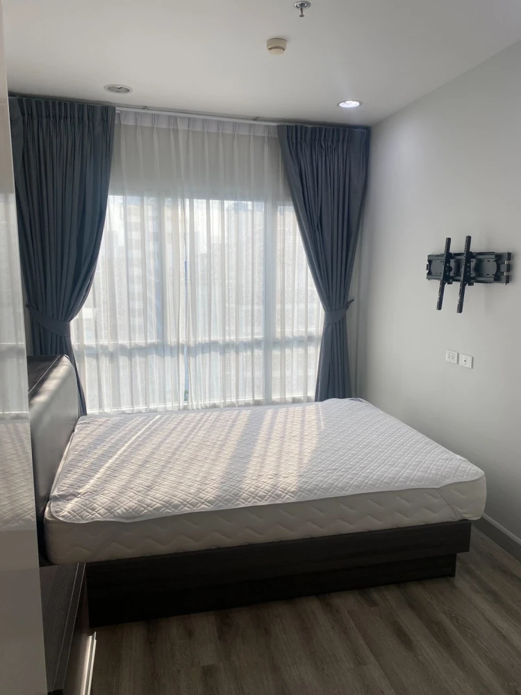 Condo for rent, Centric Sathorn - St. Louis, complete with furniture and electrical appliances. Can't miss it anymore.