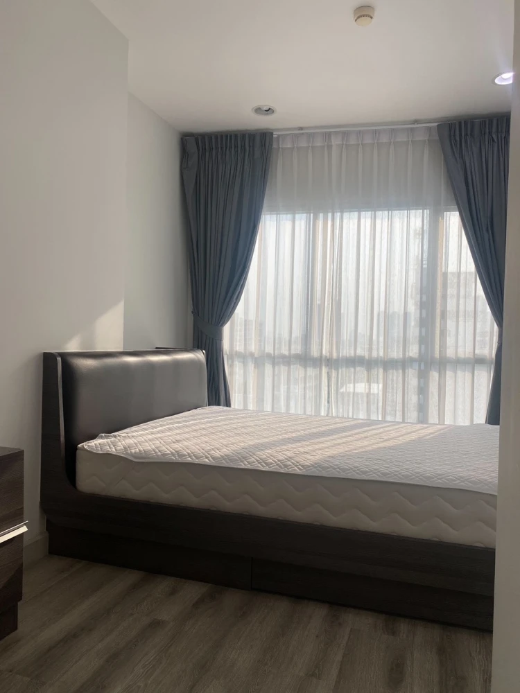 Condo for rent, Centric Sathorn - St. Louis, complete with furniture and electrical appliances. Can't miss it anymore.