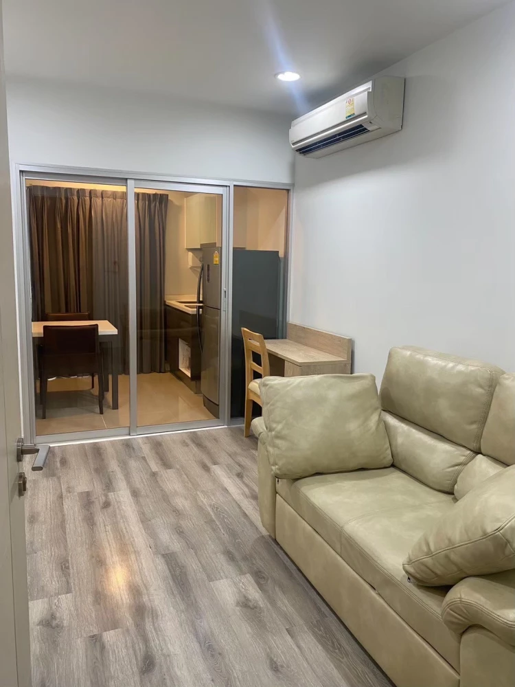 Condo for rent, Centric Sathorn - St. Louis, complete with furniture and electrical appliances. Can't miss it anymore.